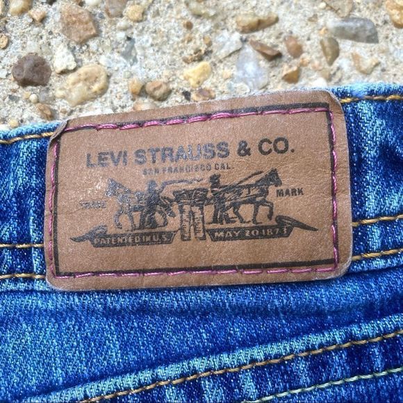 Levi’s 518 Superlow Cutoff Handmade Jean Shorts 5 - Picture 7 of 9
